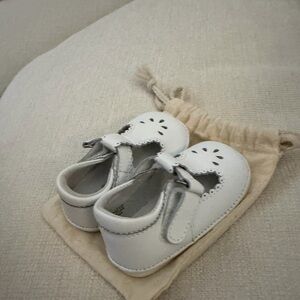 L’Amour Dottie Scalloped T-Strap Mary Jane (Baby)